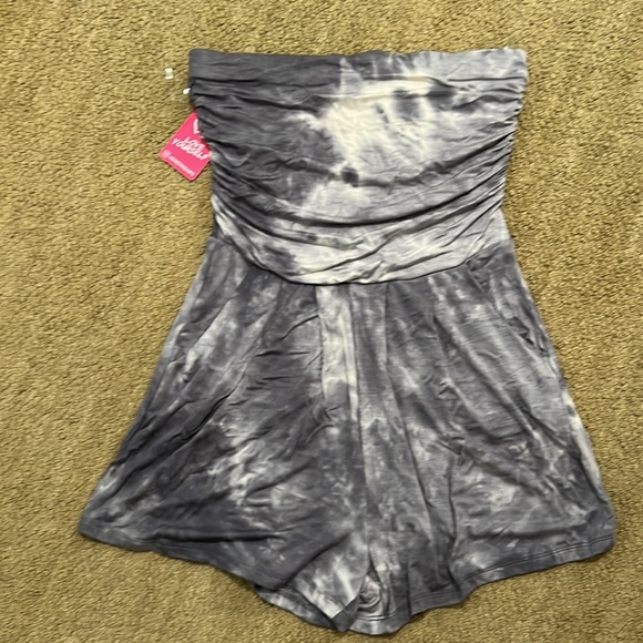 New short set - Picture 2 of 2